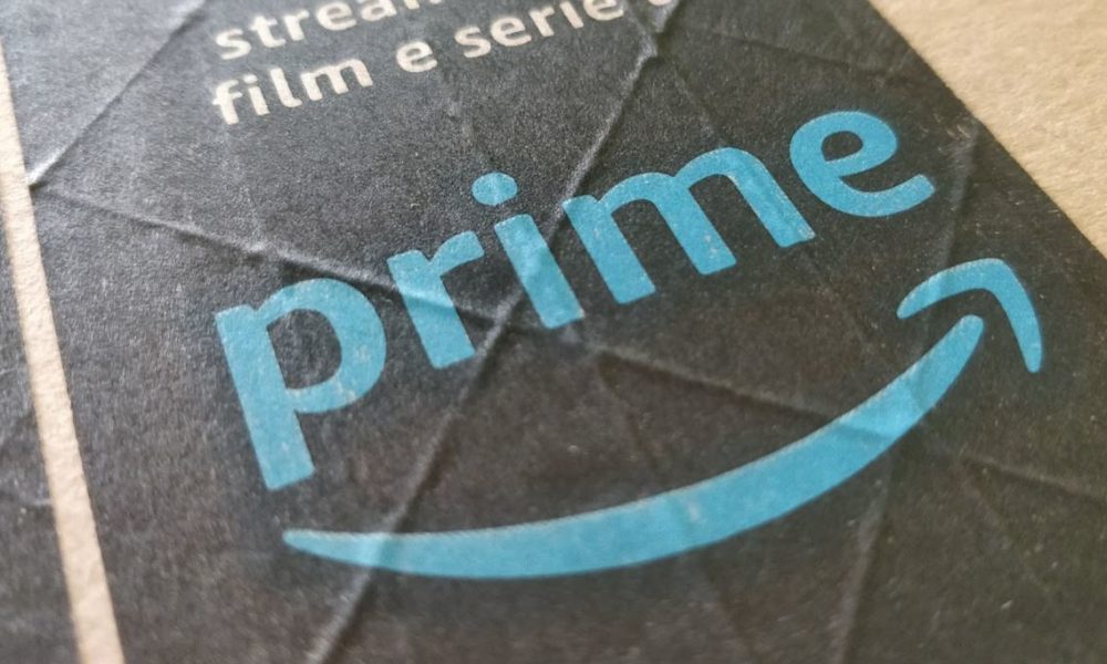 Amazon Prime Logo Header Karton Paket