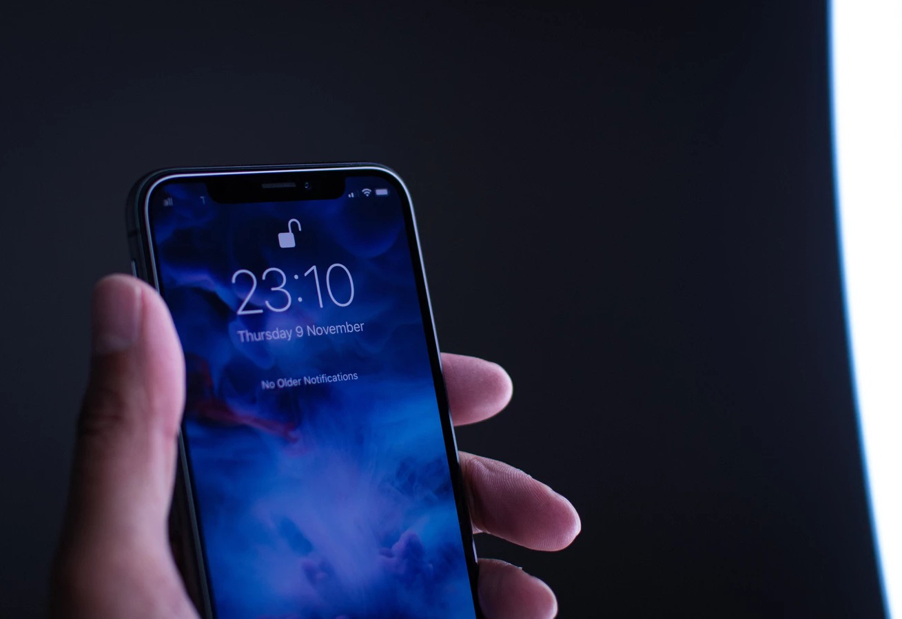 Face-Unlock Smartphone Header