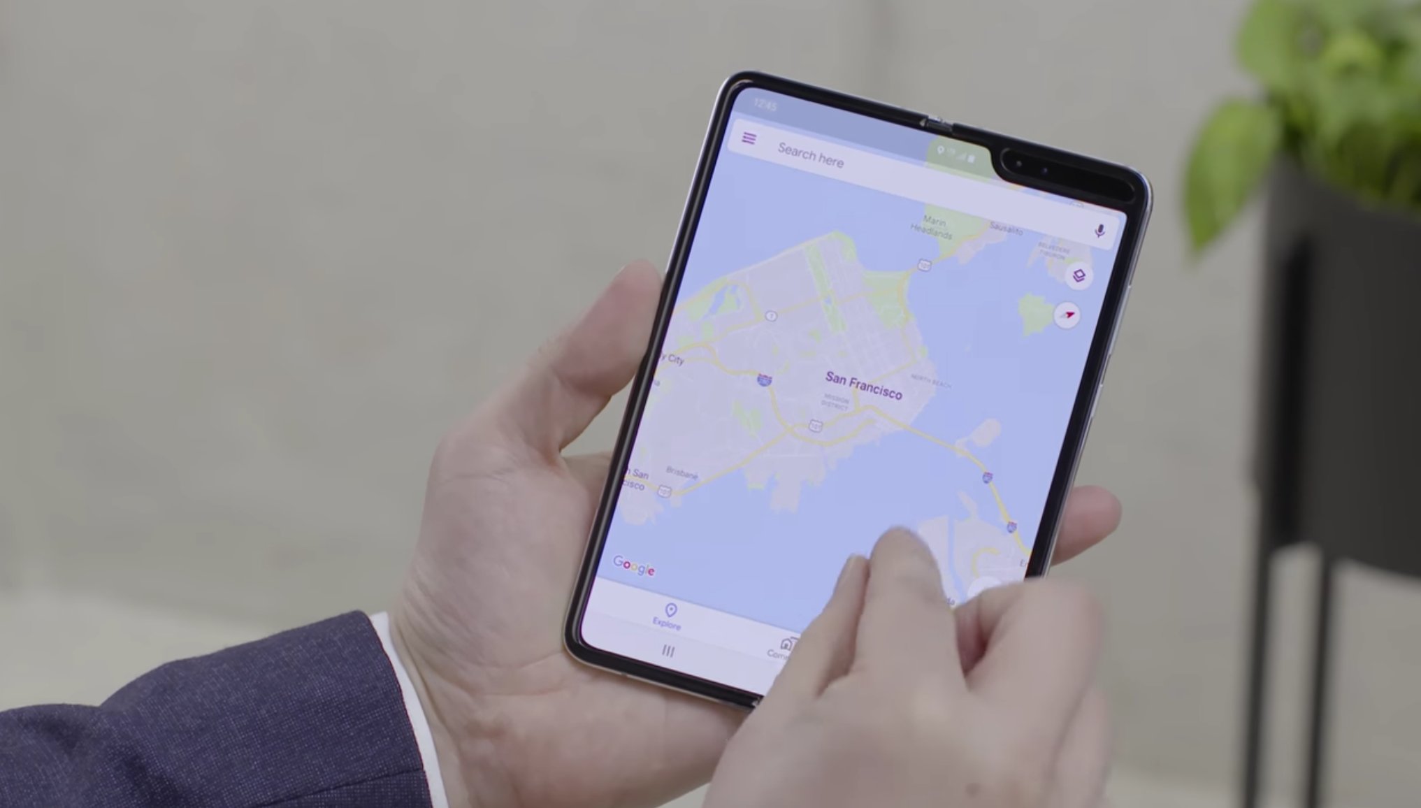 Samsung Galaxy Fold Header aufgeklappt
