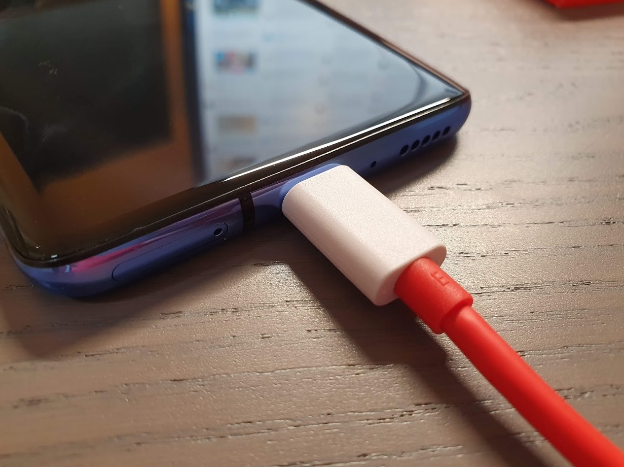 Aufladen Netzteil Kabel Header