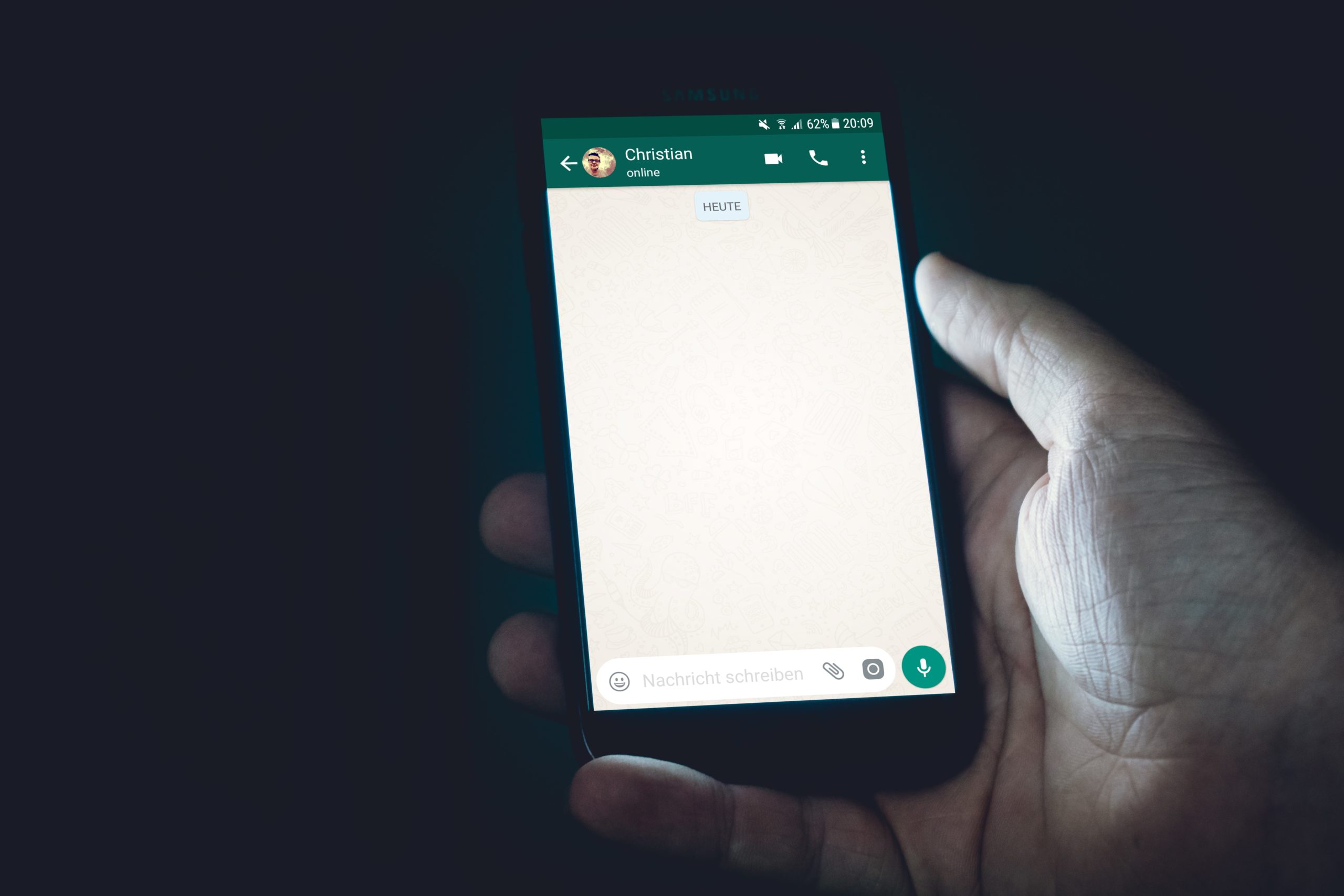 WhatsApp Head