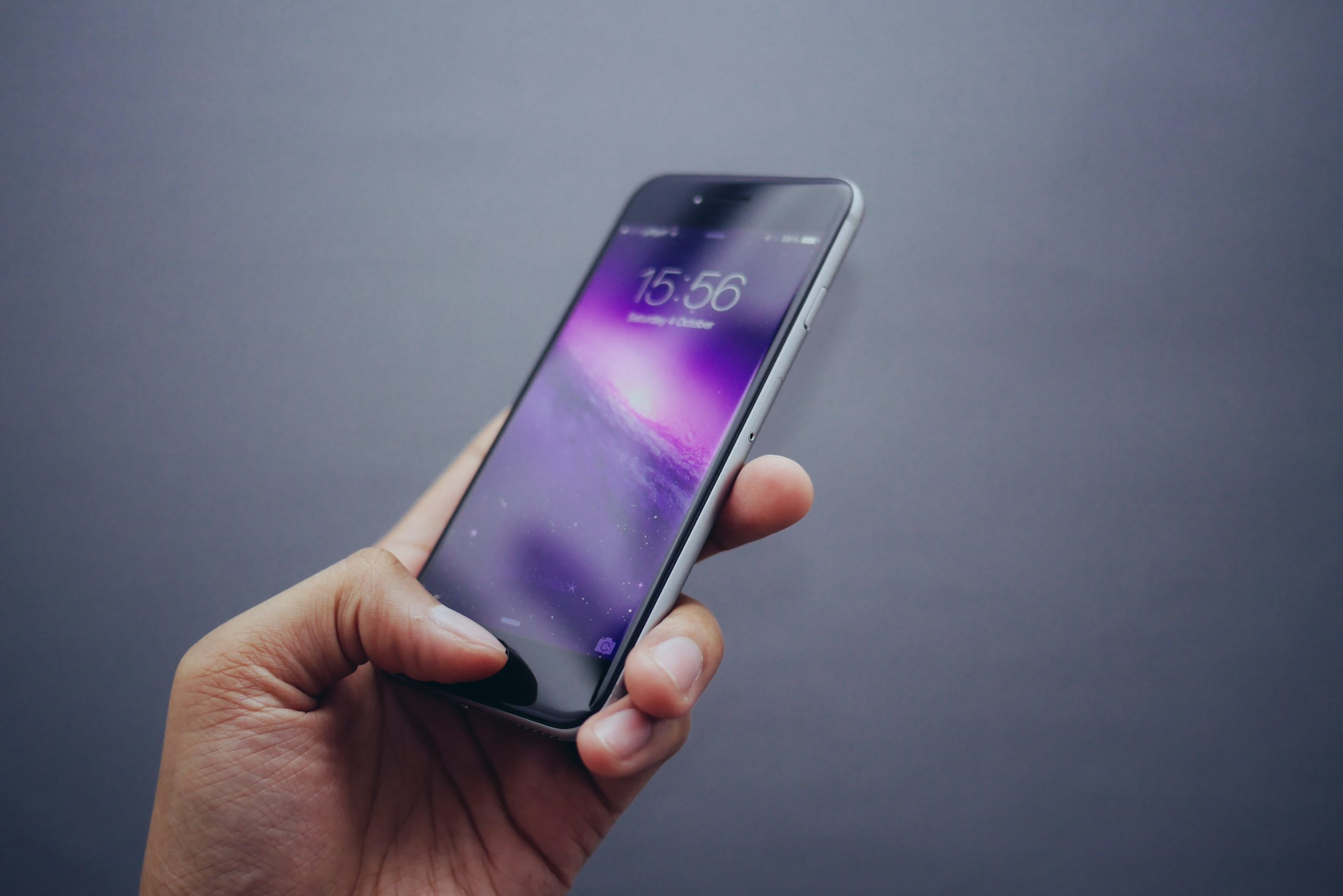 Smartphone Head Hero