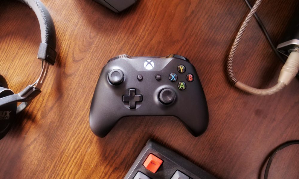 Klick für Vollbild-Ansicht 🔍 xbox One controller desk keyboard wood gamepad Head