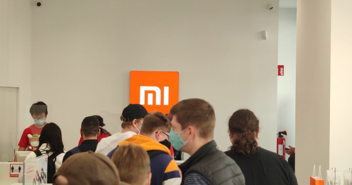 Xiaomi Logo Mi Store Head Hero