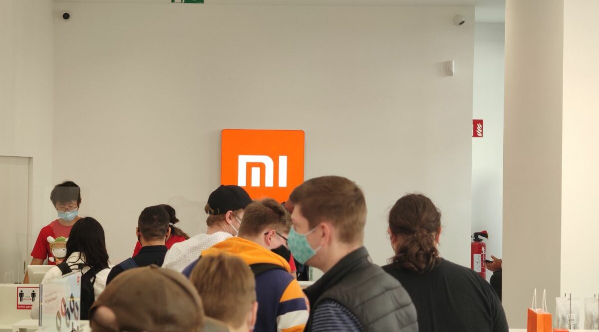 Xiaomi Logo Mi Store Head Hero