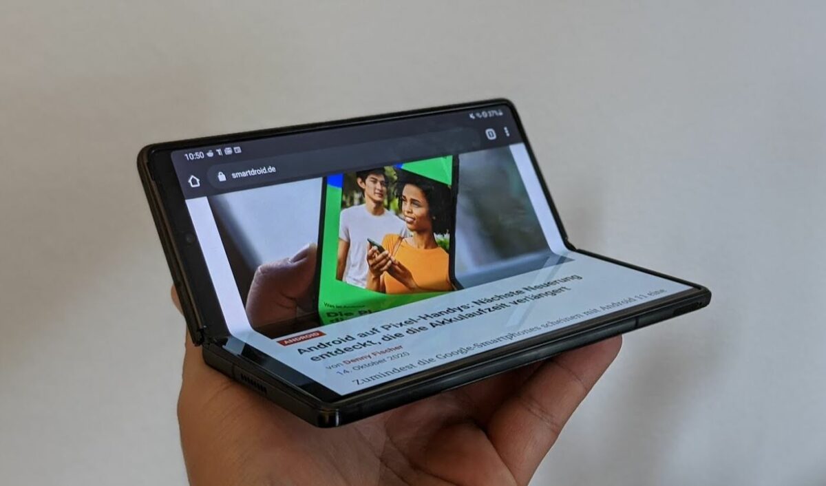 Samsung Galaxy Z Fold 2 Head