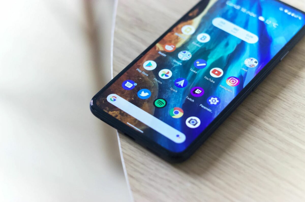 Google Pixel 5 Homescreen Apps Head Hero