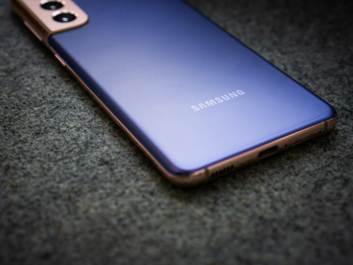Samsung Galaxy S21 Phantom Violet 4 Schriftzug Head