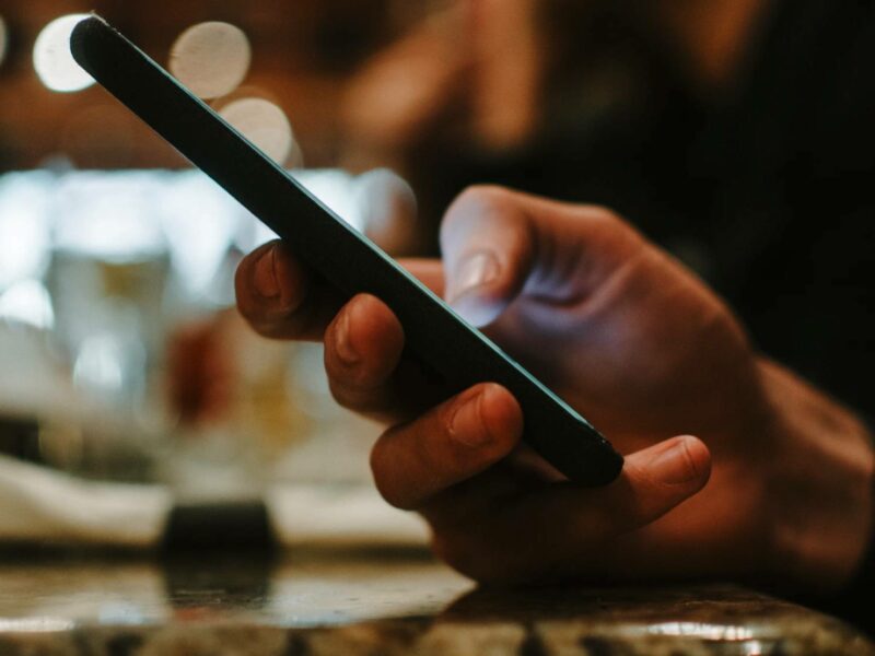 Smartphone Benutzung Hand Head Hero