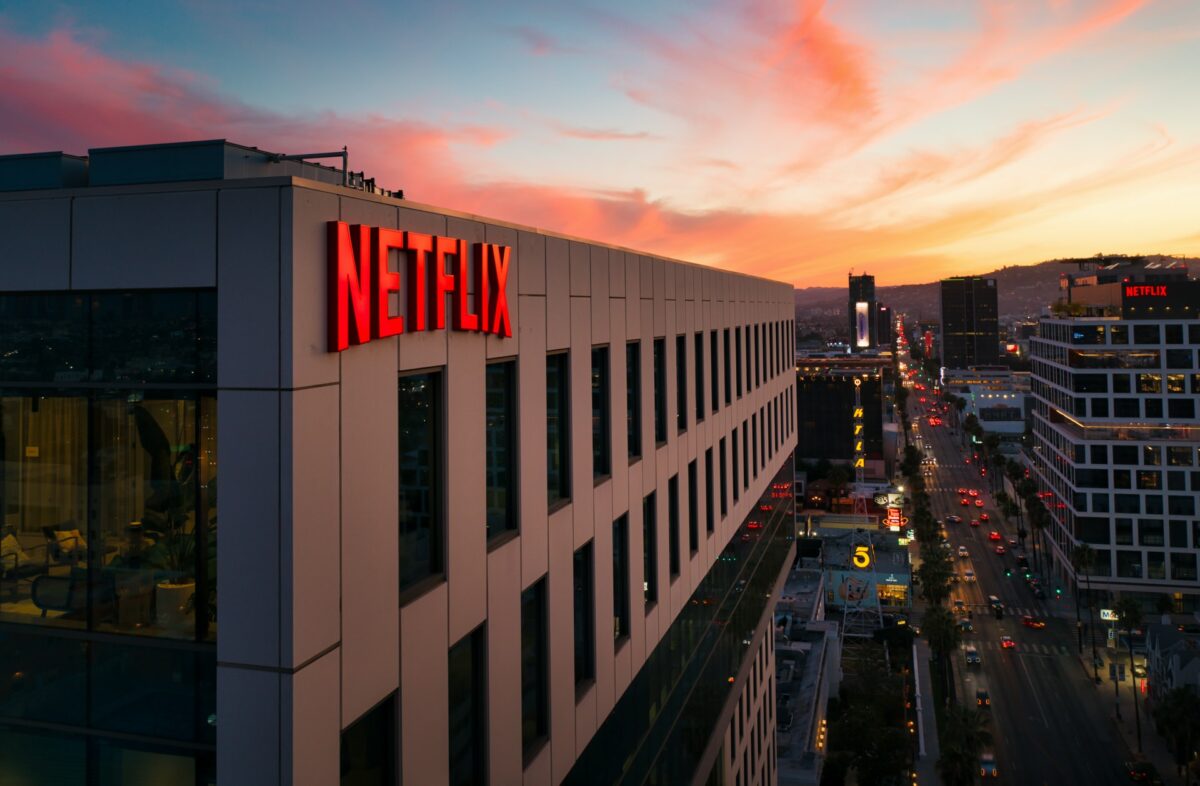 Netflix Building Cameron Venti Li7dla5vbp8 Unsplash Head