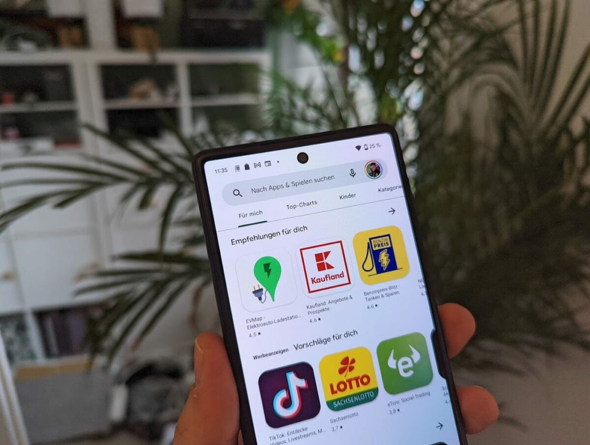 Google Play Store App Head