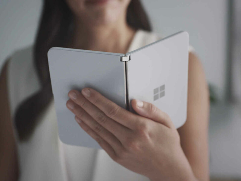Microsoft Surface Duo In Haenden