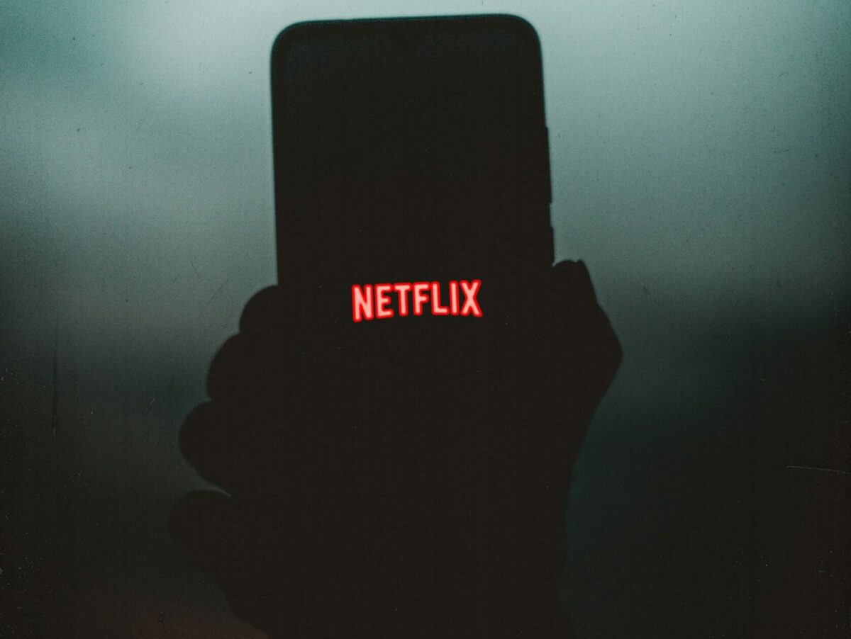 Netflix Smartphone Sayan Ghosh L1kak6mbirc Unsplash Head