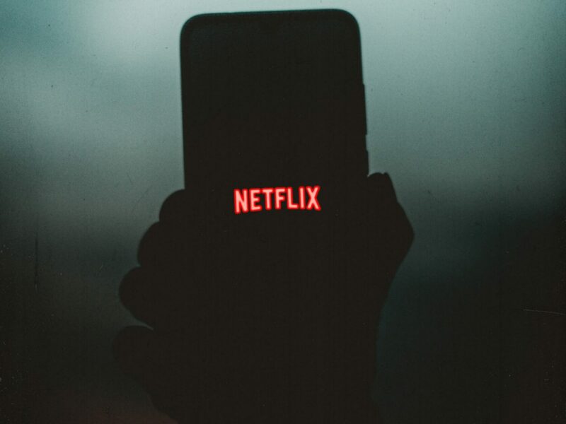 Netflix Smartphone Sayan Ghosh L1kak6mbirc Unsplash Head