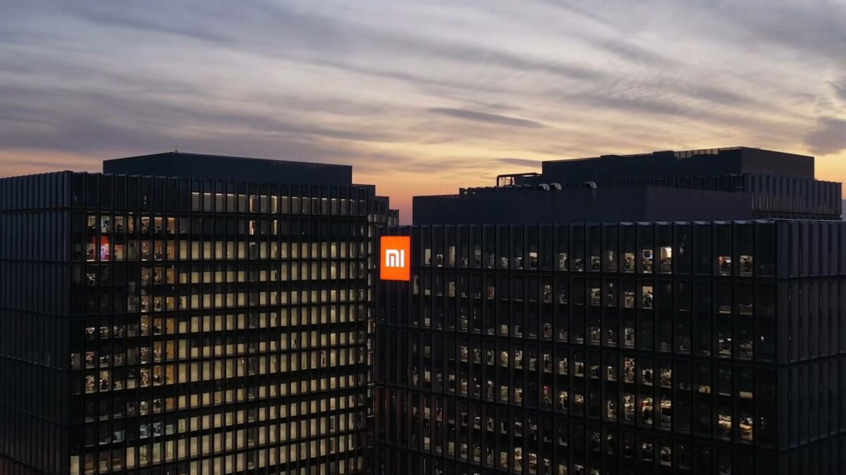 Xiaomi Logo Building Screenshot Head