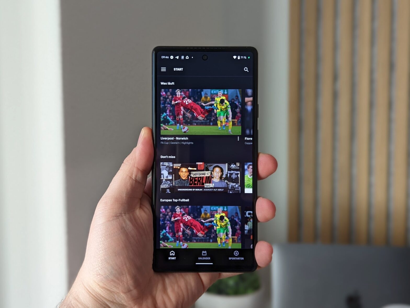 Klick für Vollbild-Ansicht 🔍 Dazn App Head Hero