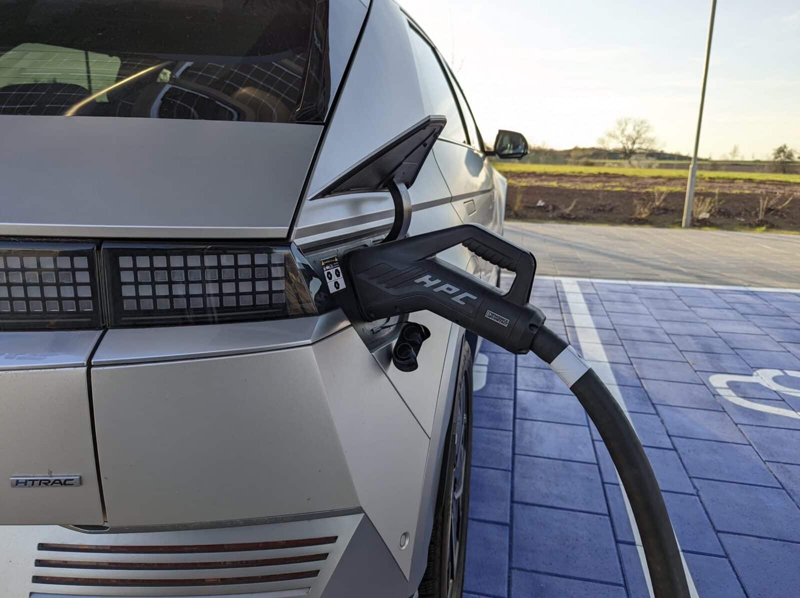 Auto Ladestation EV laden Head