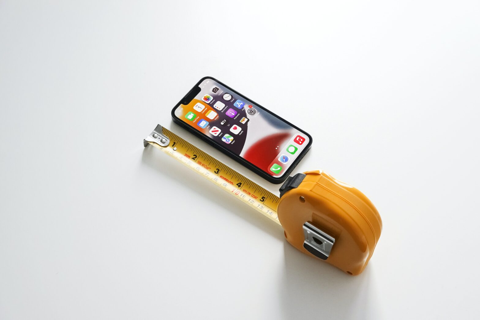 Apple Iphone 13 Mini Groess Jeremy Bezanger Zfkx73scz2m Unsplash Hero
