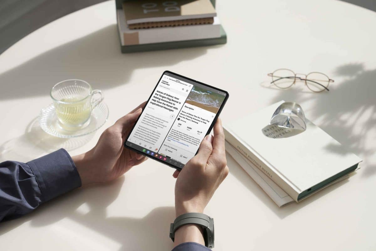Samsung Galaxy Z Fold 4 Aufgeklappt Splitscreen Hero