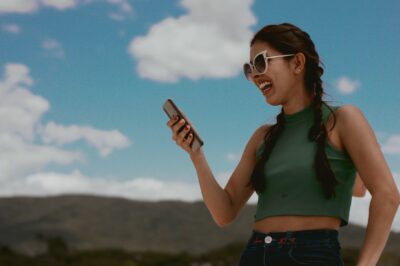 Smartphone Frau Emotionen Hero