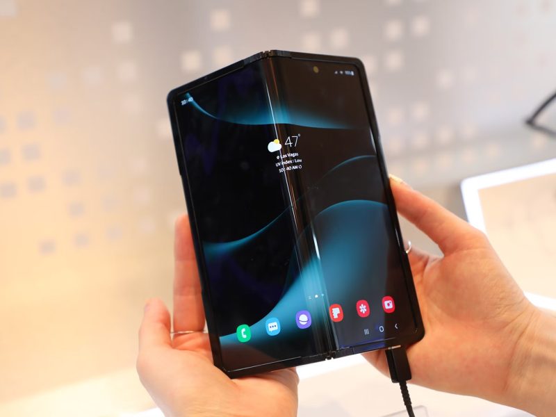 Samsung-In-and-Out-Flexible-Display-Galaxy-Z-Fold-5