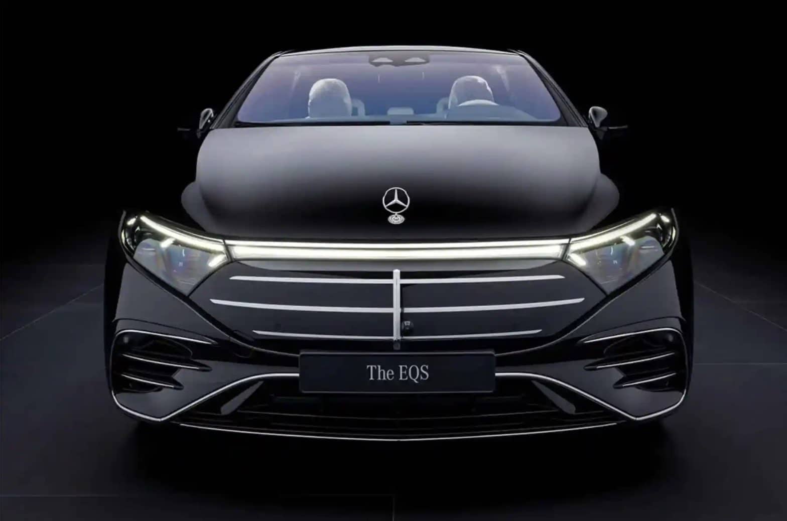 Mercedes-EQS-mit-Stern-frontal
