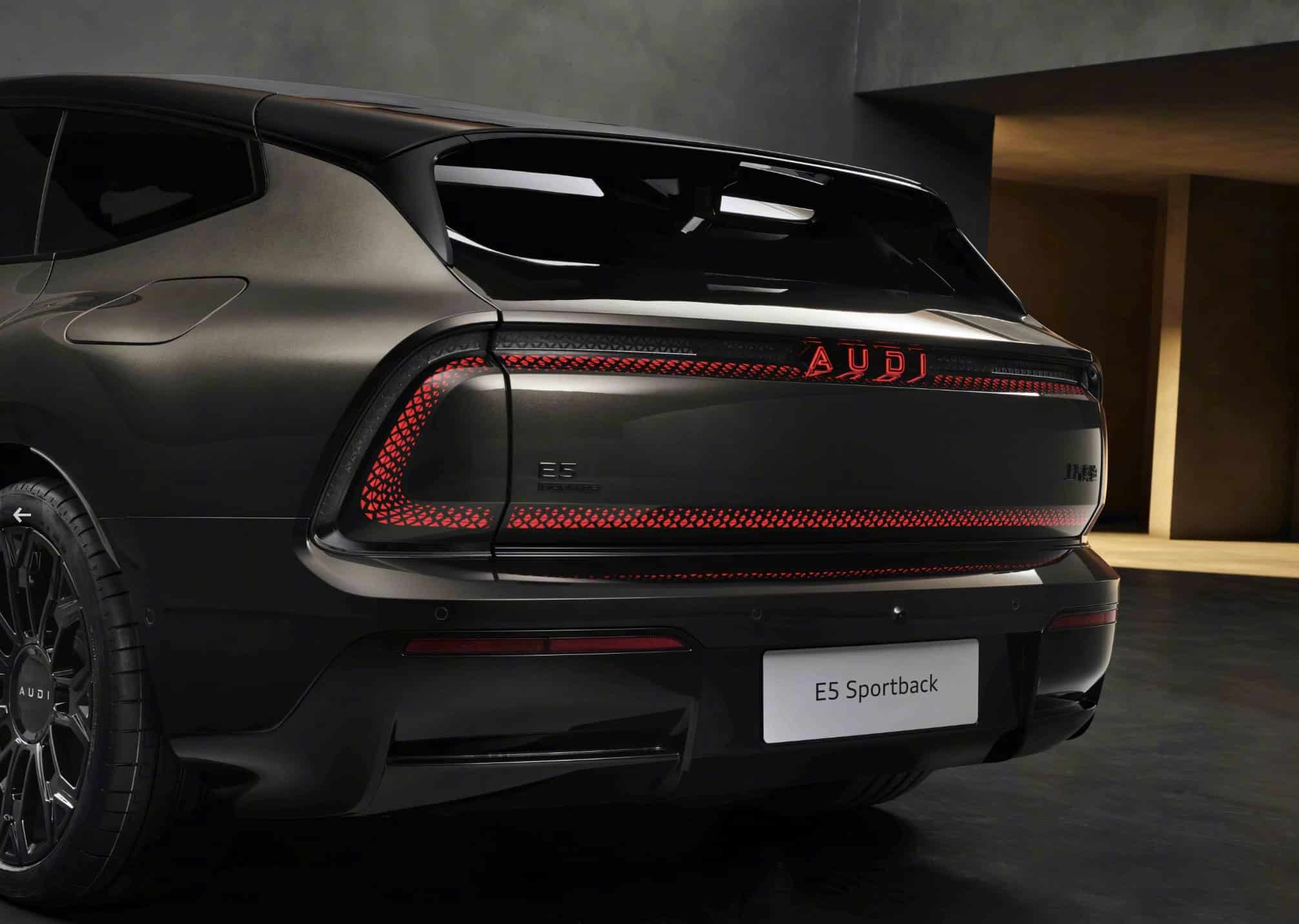 AUDI-E5-Das-sehr-kontroverse-Elektroauto-von-Audi-rollt-vor
