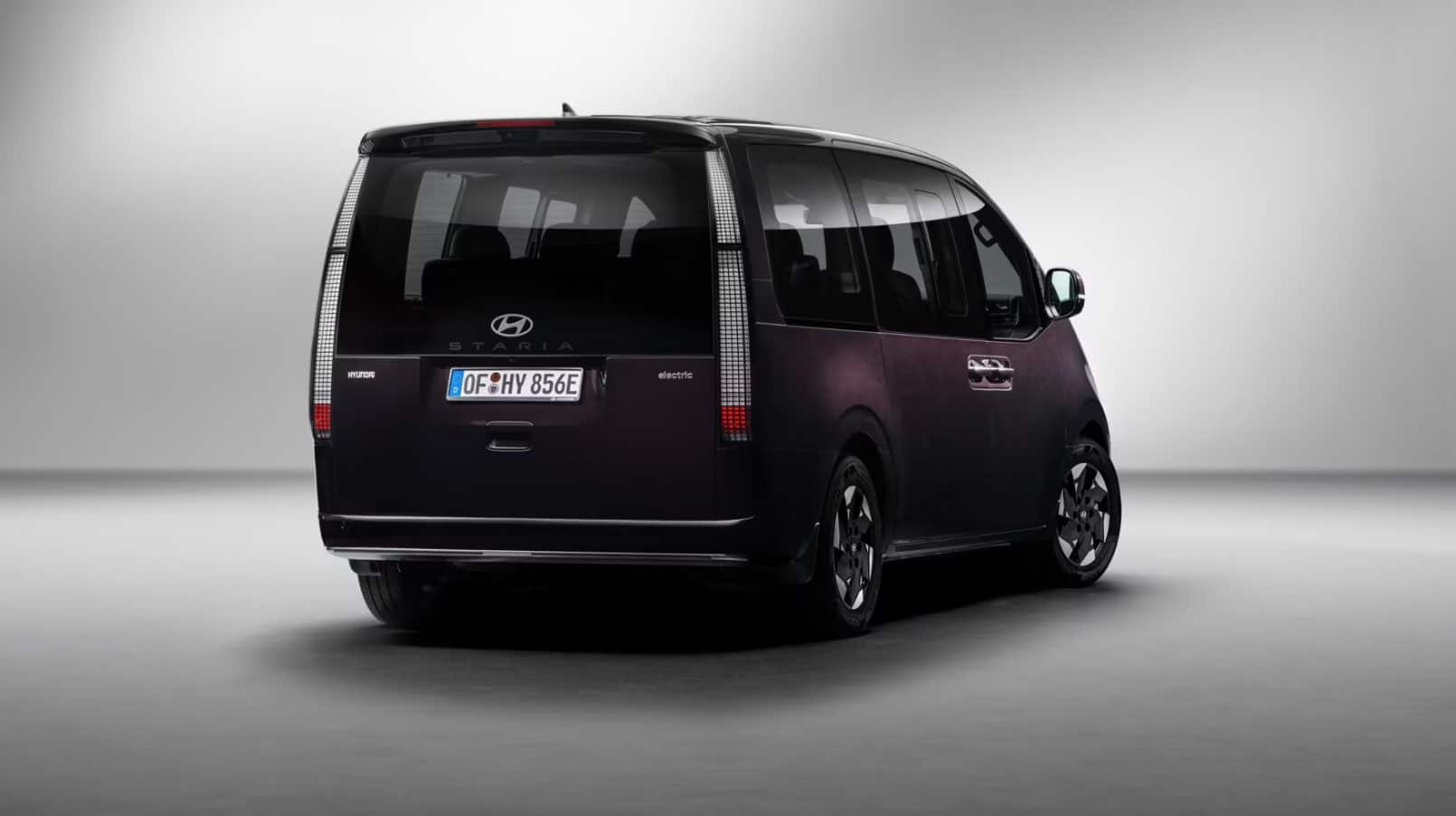 Das-Elektro-Raumschiff-ist-da-Hyundai-bringt-Staria-als-starken-E-Van-1-Punkt-ist-schlecht