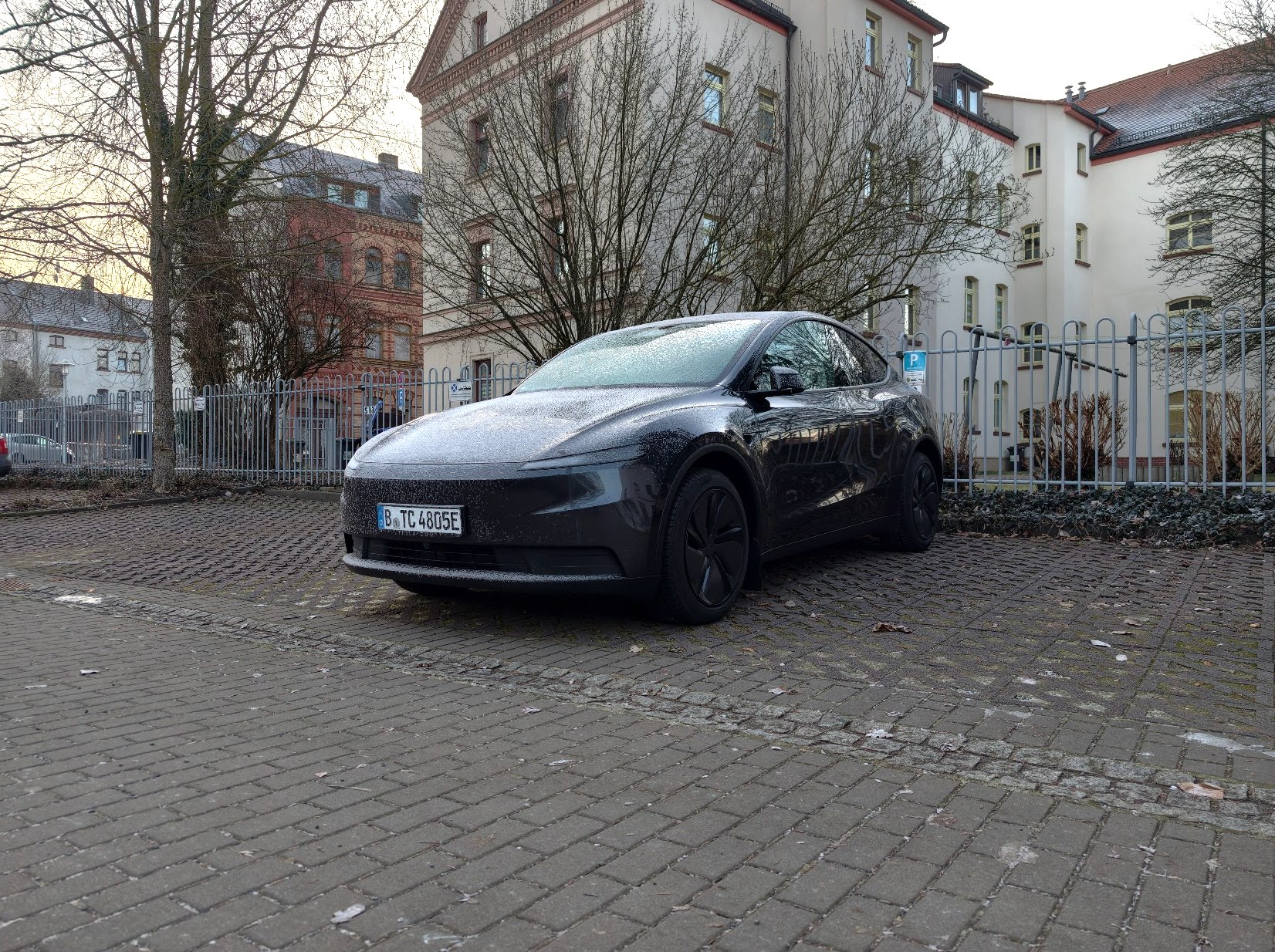 Tesla-Model-Y-Das-neue-Modell-rollt-ab-sofort-in-den-deutschen-Handel