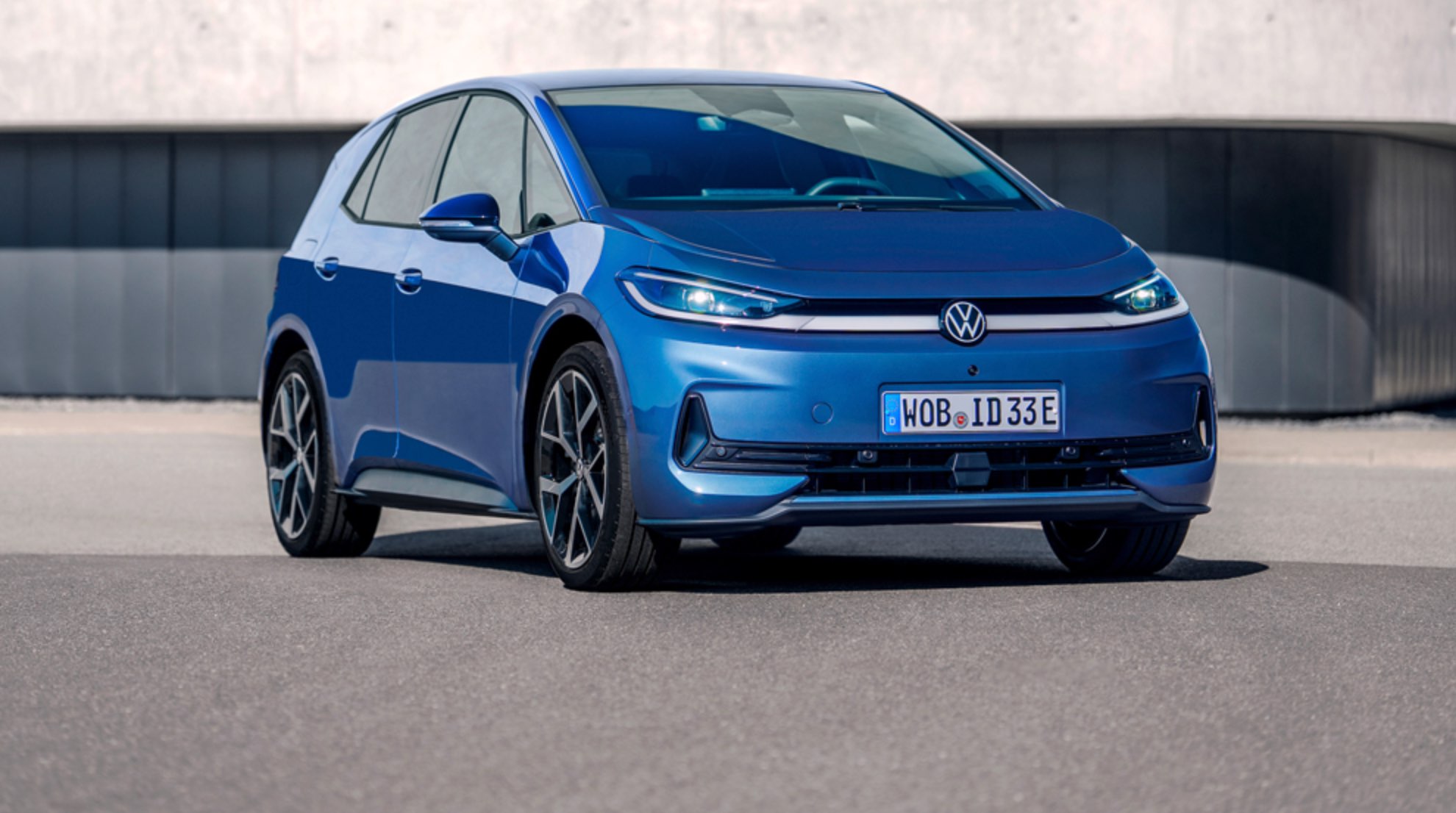 vw-id-3-neo-hinkt-weiter-hinterher-halbe-stunde-warten-an-der-lades-ule
